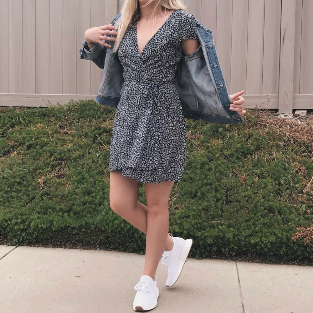 BRANDY MELVILLE ROBBIE WRAP DRESS SIZE SMALL